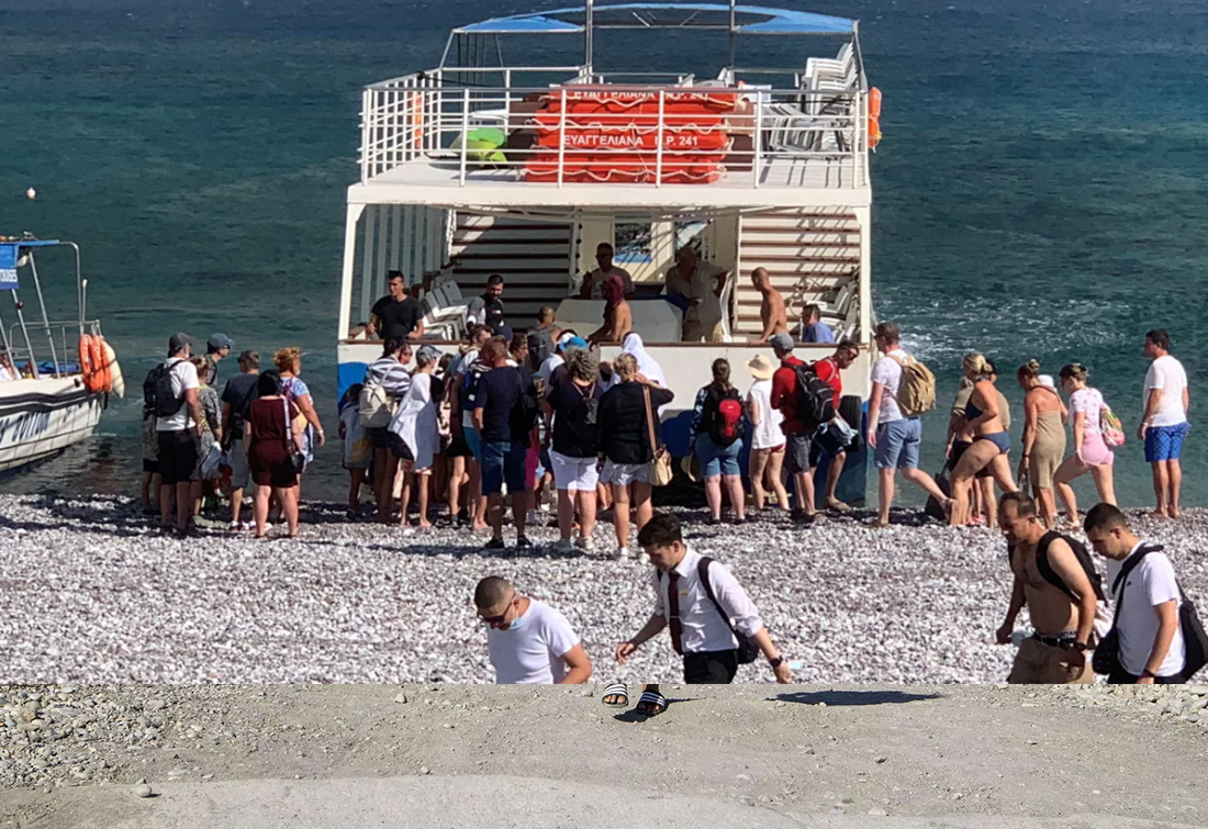 Tourists Struggle in the Largest Evacuation on Rhodes Island, Greece - Image 2